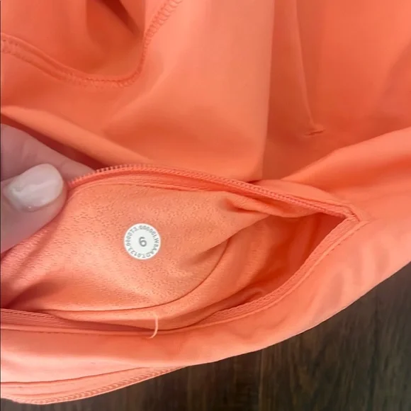 lululemon athletica Coral Skirt. Pace rival tall length. Size 6 - Picture 3 of 3